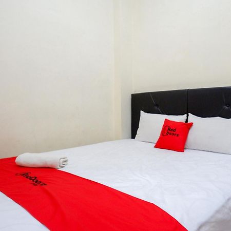 Reddoorz Syariah Near Purwosari Train Station Hotel Solo Екстериор снимка