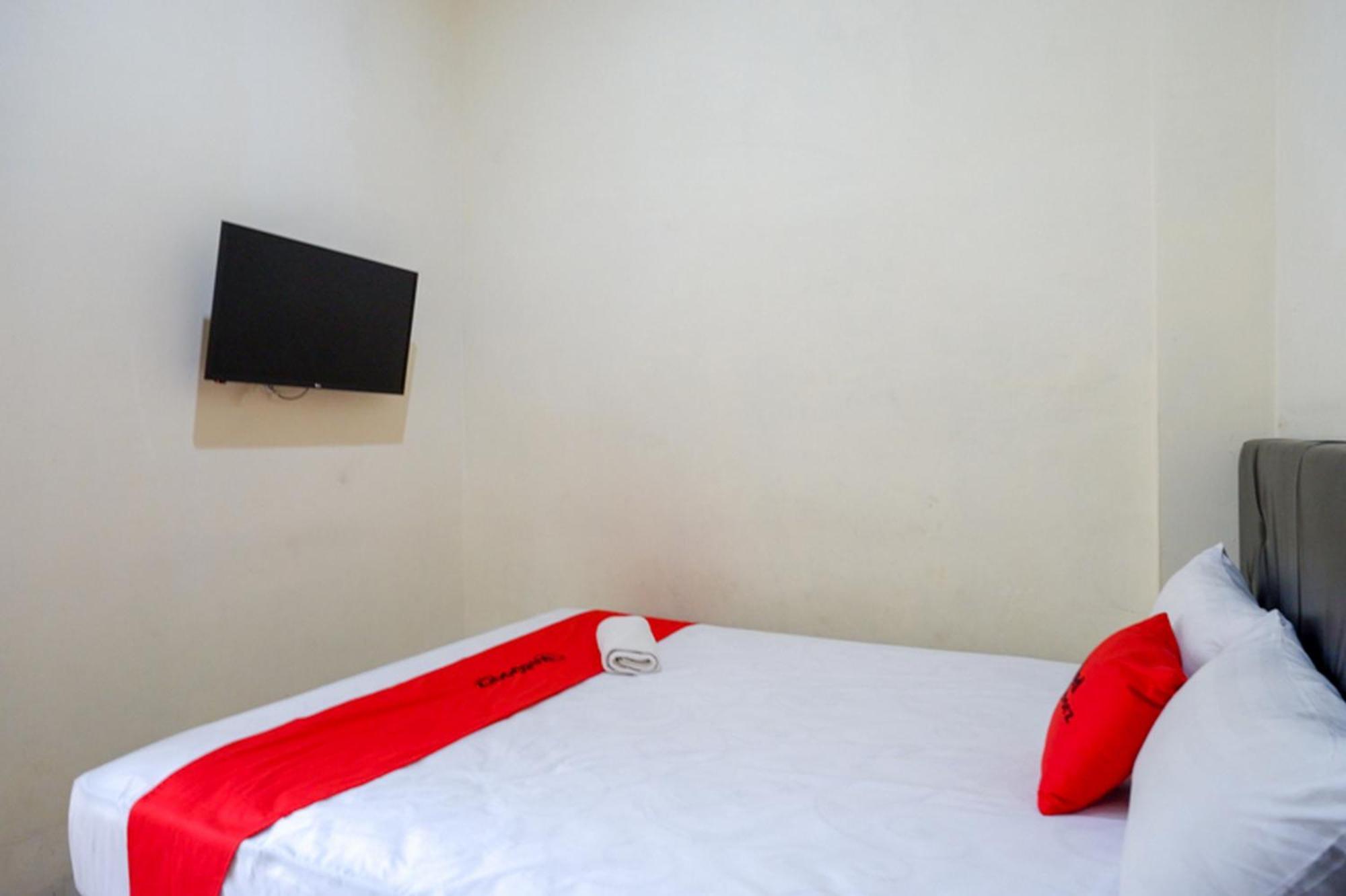Reddoorz Syariah Near Purwosari Train Station Hotel Solo Екстериор снимка