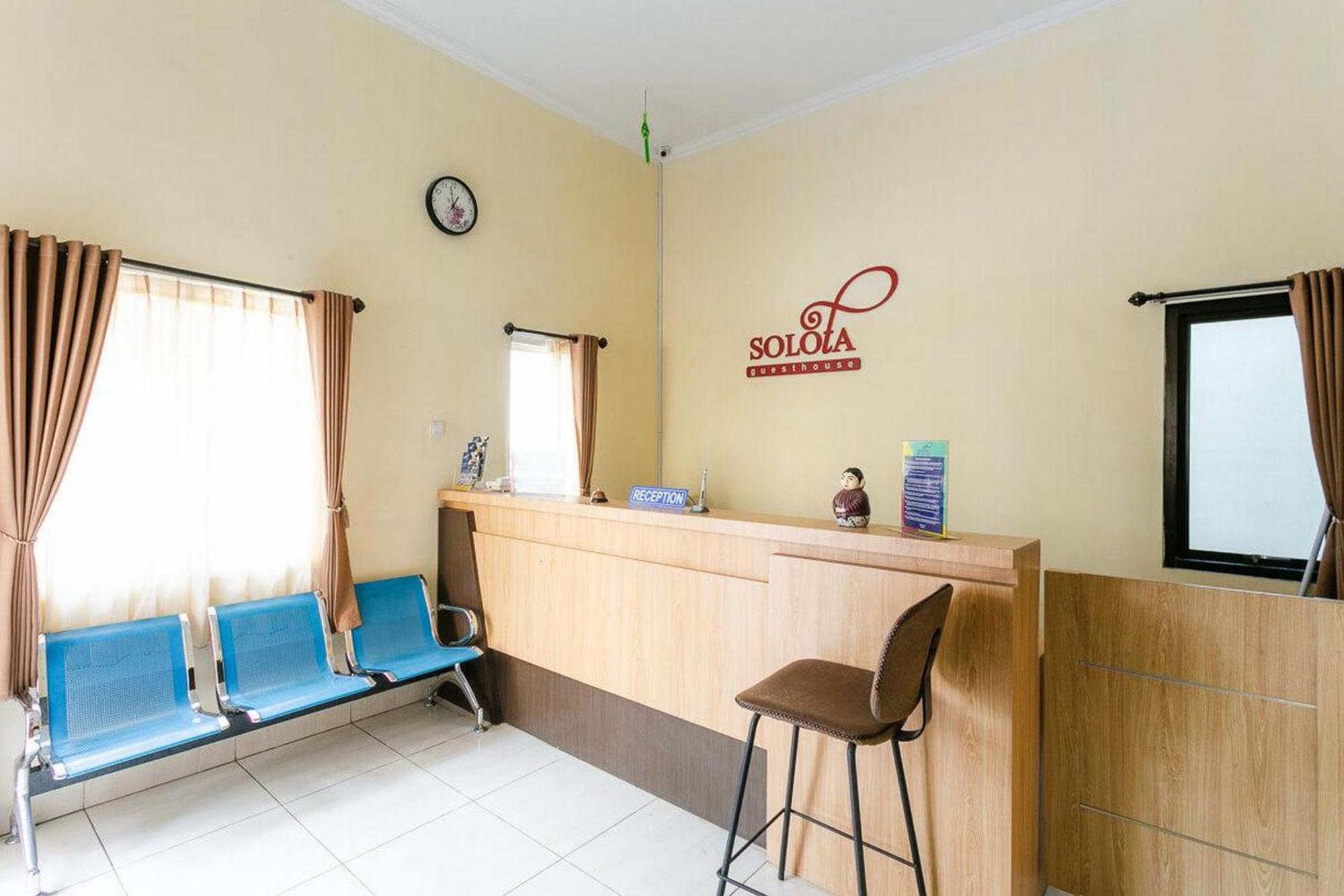 Reddoorz Syariah Near Purwosari Train Station Hotel Solo Екстериор снимка