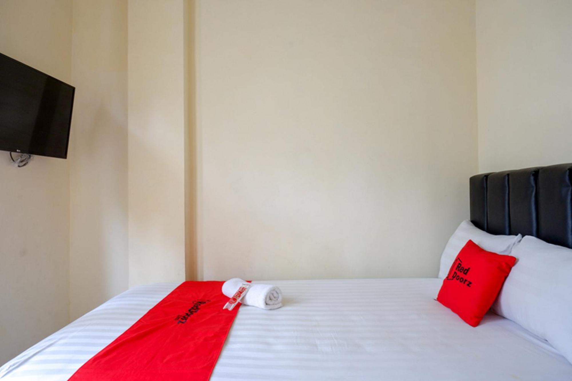 Reddoorz Syariah Near Purwosari Train Station Hotel Solo Екстериор снимка