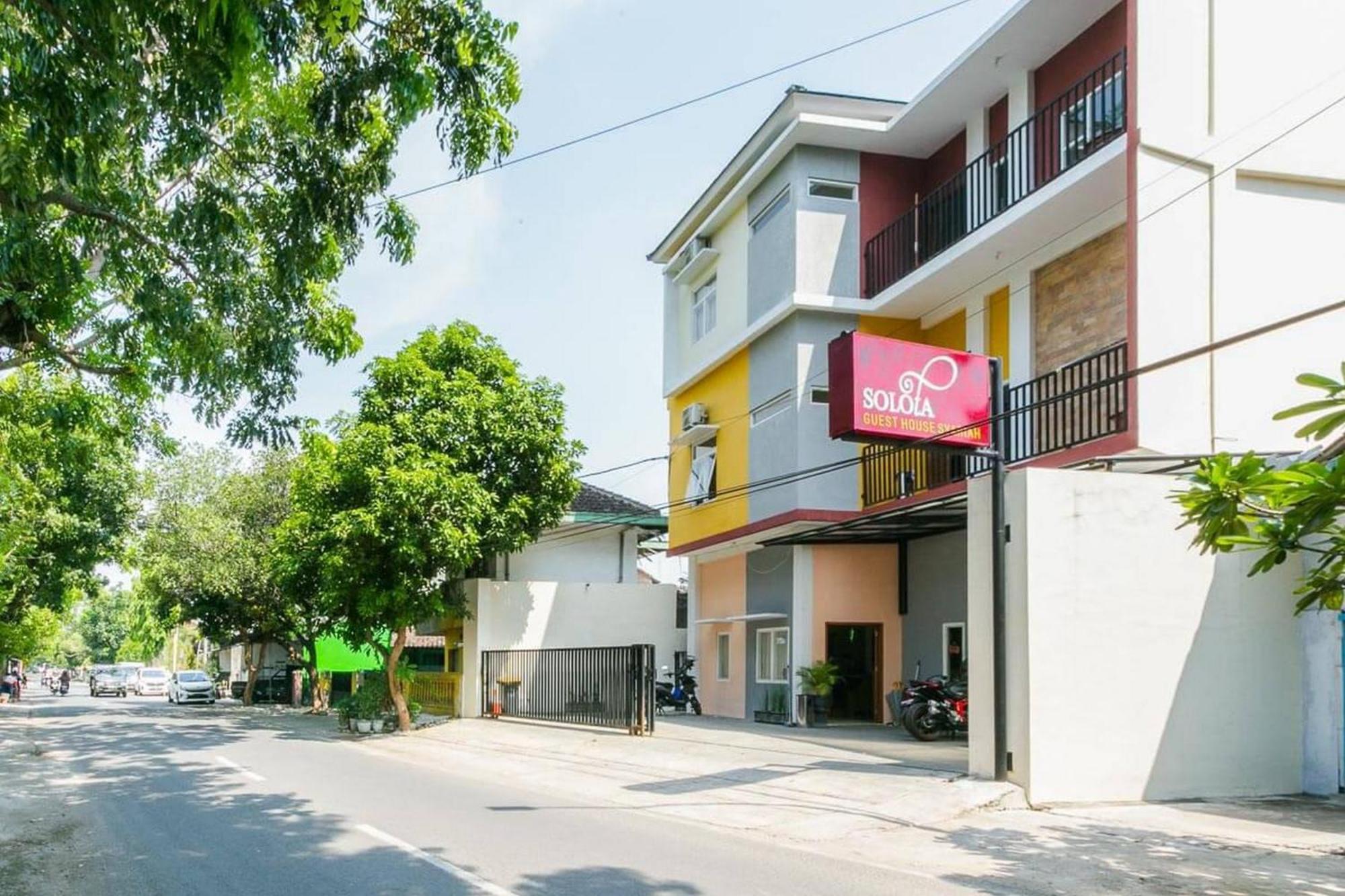 Reddoorz Syariah Near Purwosari Train Station Hotel Solo Екстериор снимка