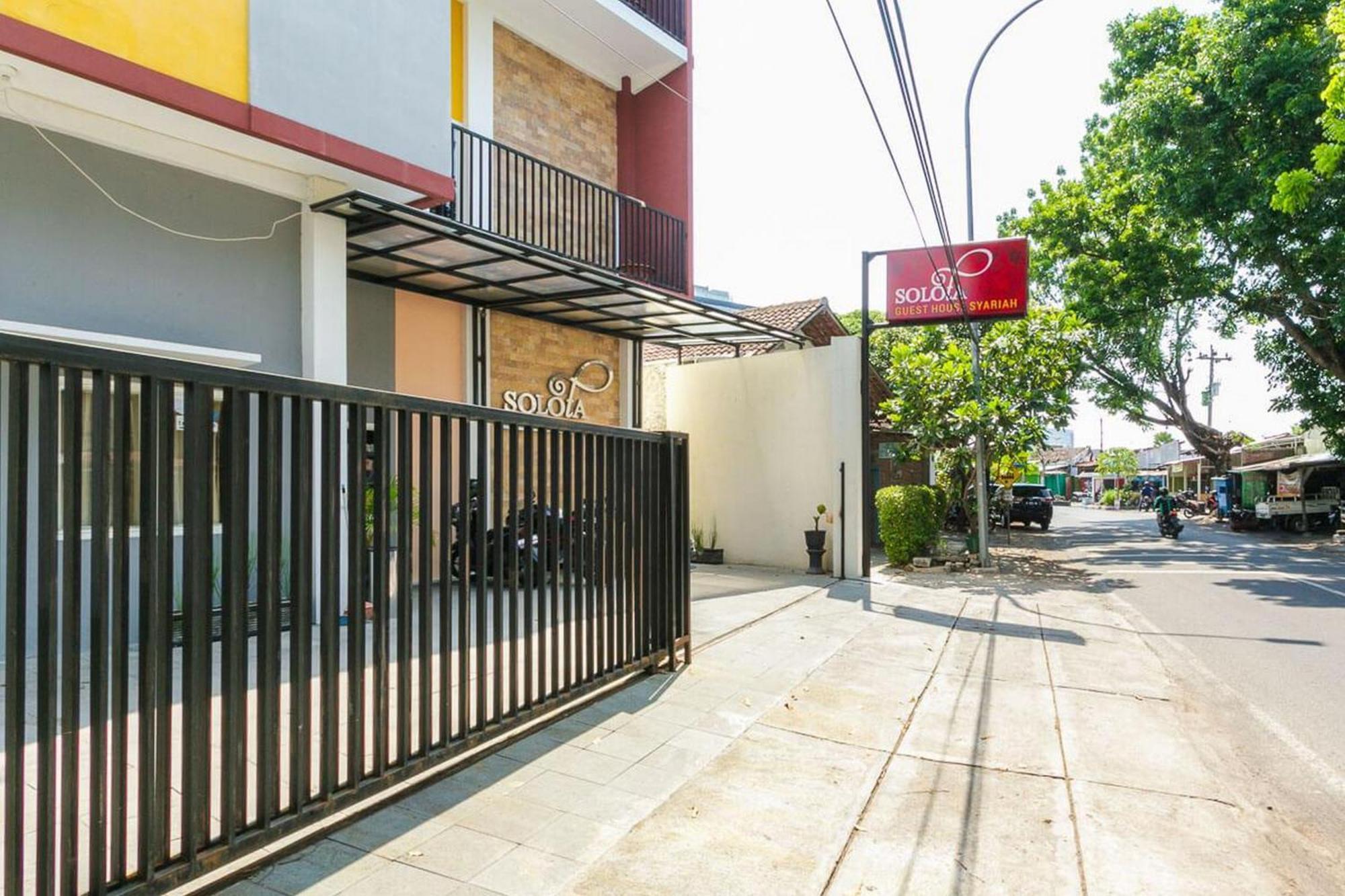 Reddoorz Syariah Near Purwosari Train Station Hotel Solo Екстериор снимка