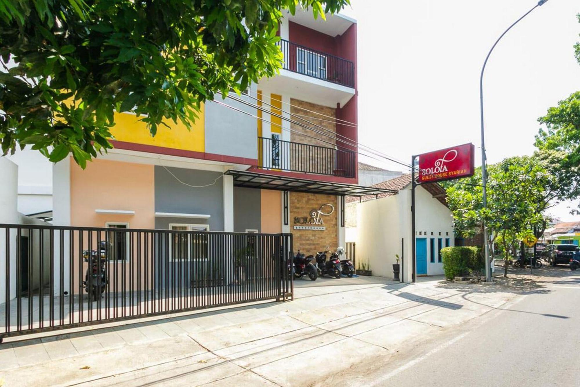 Reddoorz Syariah Near Purwosari Train Station Hotel Solo Екстериор снимка